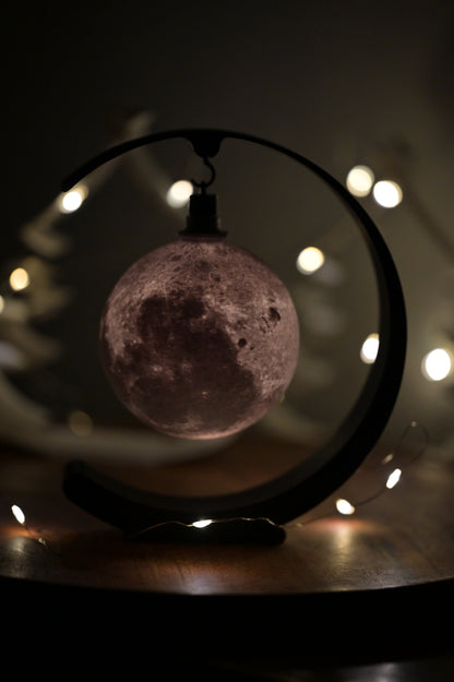 Personalisierte Weihnachtskugel mit Mondstruktur